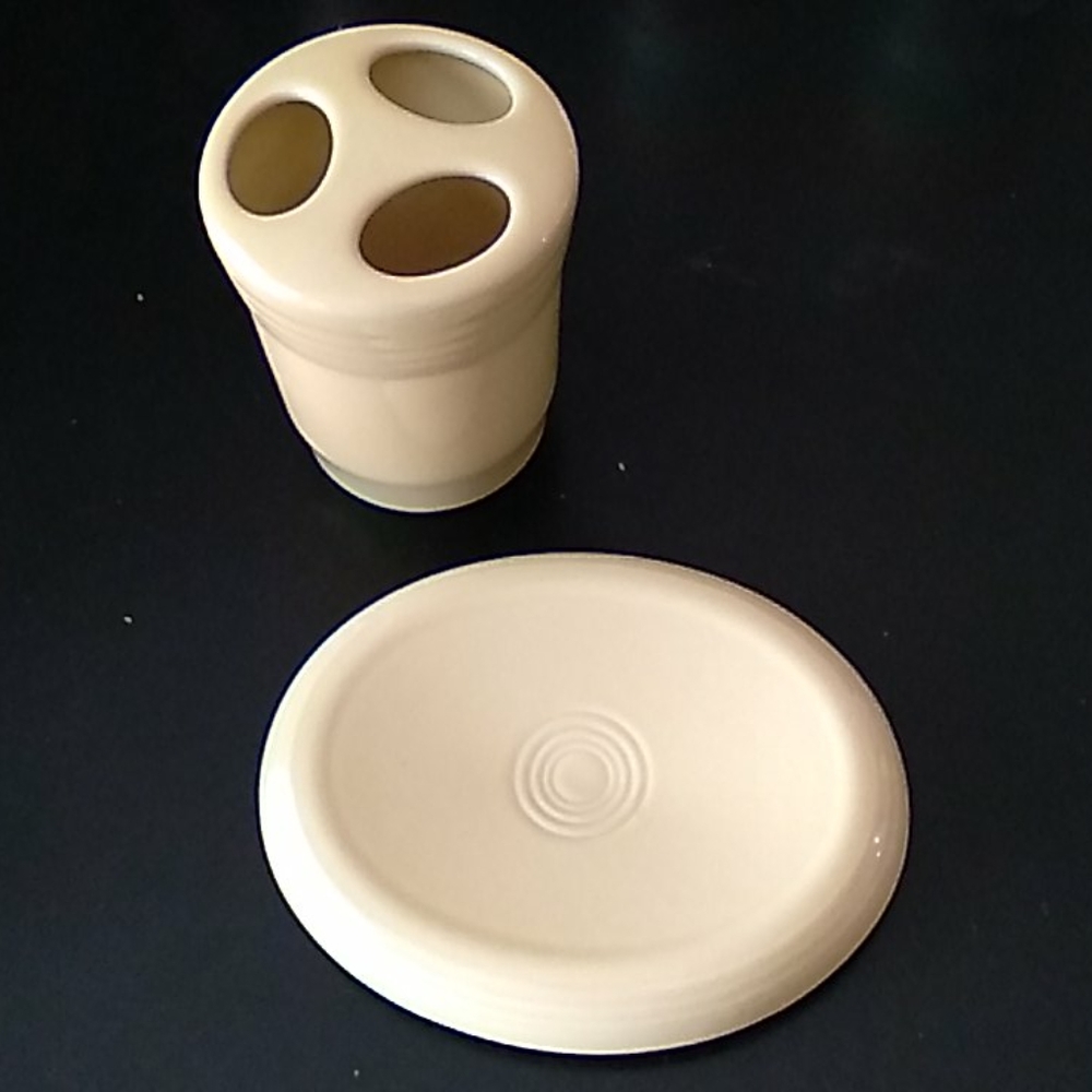 Fiesta Ivory Toothbrush holder and soap dish